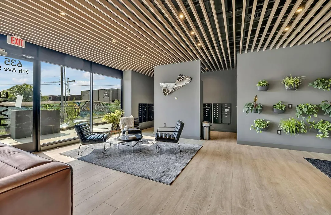 Huge Downtown Corner Unit- Pool-Gym-Walk 2 Broadway-1